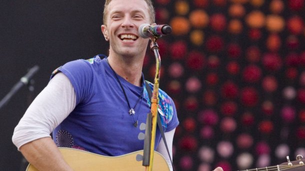 Chris Martin fait chanter ses enfants sur scène avec lui!