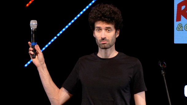 Humour : Alex Fredo sur scène  : "J'ai l'impression que toute la nourriture que j'avale, c'est juste de l'engrais pour mes cheveux !"