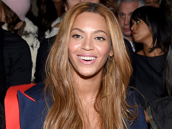 beyonce-travaille-sur-une-paire-de-talons-avec-giuseppe-zanotti