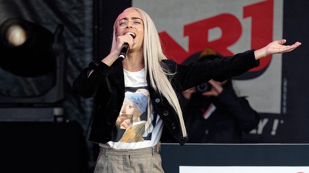 Bilal Hassani sort son premier livre!