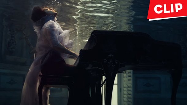 Harry Styles submergé par ses émotions dans le clip de «Falling»