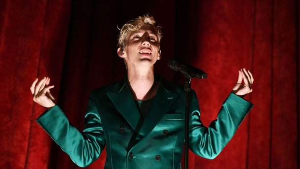 Troye Sivan : icône pour la marque Valentino !