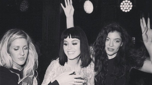 Ellie Goulding : Lorde et Katy Perry lui manquent!