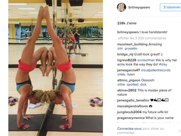 Britney Spears fait du yoga