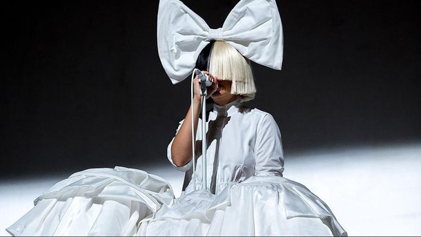 Sia: de quoi parle la chanson "Chandelier"?