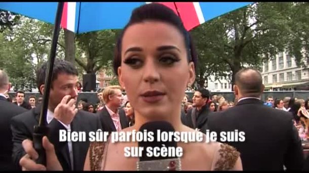 Katy Perry rayonnante sur le tapis rouge à Londres !