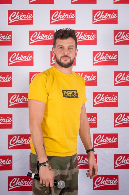 Claudio Capéo prend la pause pour Chérie.