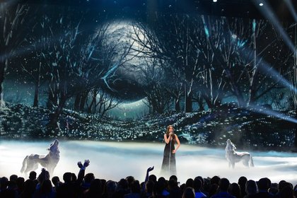 Marina Kaye sur scène - NRJ Music Awards 2015