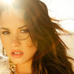Demi Lovato est Unbroken