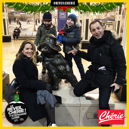 Stéphanie, Jean-Philippe, Mathilde et sa petite famille profitent d'un séjour à Londres sur les traces de Paddington 