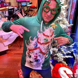 Ce matin, bataille de pulls de Noël dans Le Réveil Chérie. Voici celui d'Alexandre Devoise !