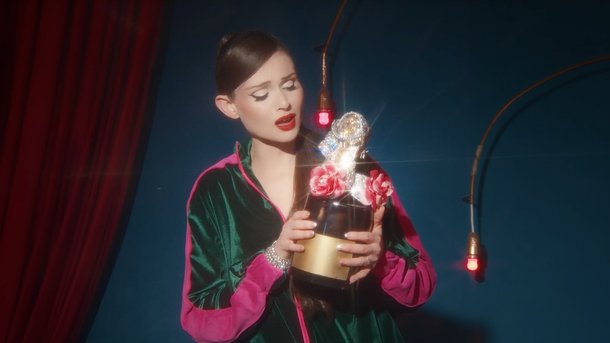 Sophie Ellis-Bextor offre une suite à "Murder on the Dancefloor" avec son nouveau clip