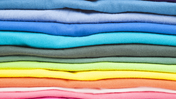 Les infos du Réveil Chérie : Une jeune entreprise française a trouvé comment transformer le CO2 en Tee-Shirts