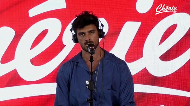 Michele Morrone interprète “Hard For Me” en live sur Chérie FM