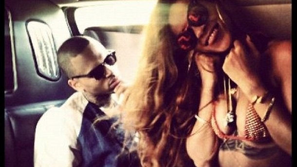 Rihanna fête ses 25 ans avec Chris Brown
