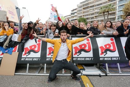 Claudio Capéo chez Manu dans le 6/9 - NRJ Music Awards 2017
