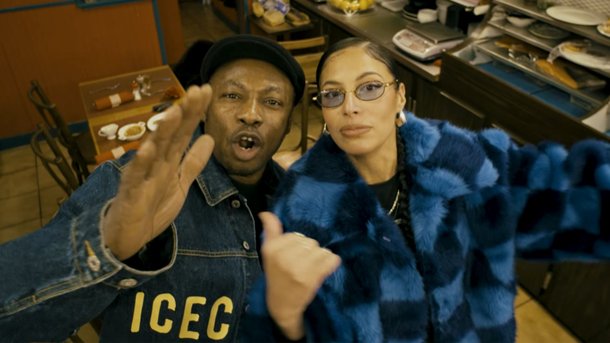 "Deux légendes sur le même hit" : Zaho et Mc Solaar sortent le clip de "Comme Caroline"