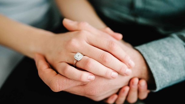 Les infos du Réveil Chérie : Il offre un diamant de 2,2 carats à sa fiancée... trouvé dans nature !