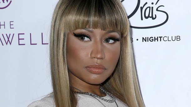 Nicki Minaj : séance photo sexy avant de monter sur scène!