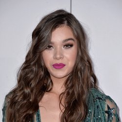 Hailee Steinfeld - American Music Awards 2016