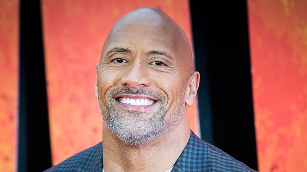 The Rock en adorable papa poule: il fait les ongles de sa fille Tina