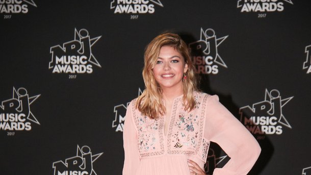 Louane profite de sa tournée au soleil