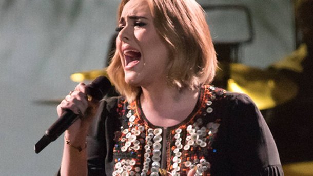 Adele veut reprendre ses études!