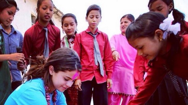 Selena Gomez : en voyage humanitaire au Népal !