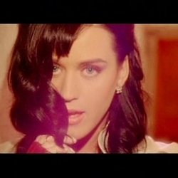 Katy Perry dans le clip "I Kissed A Girl"