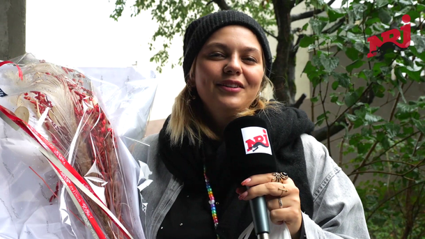 Une auditrice reçoit Louane chez elle pour découvrir son nouvel album !