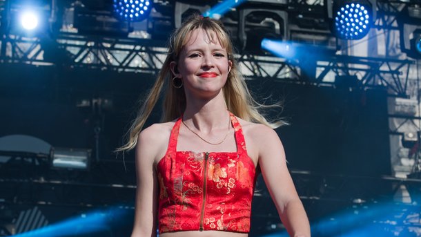 Angèle : son single «Tout oublier» est numéro 1
