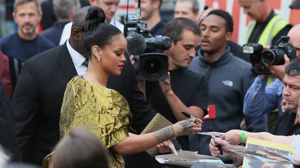 Rihanna devient blonde!