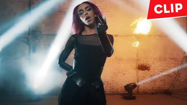 Bilal Hassani prend sa revanche et clame le célibat dans «Dead Bae»