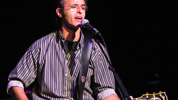 Jean-Jacques Goldman surprend le public lors du concert des Enfoirés