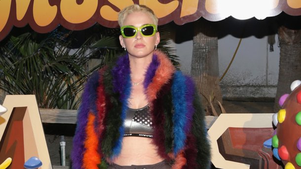 Katy Perry joue les divas dans une pub japonaise