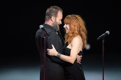 Sting et Mylène Farmer sur scène - NRJ Music Awards 2015