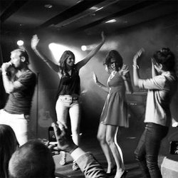 Moment d'égarement... #OÔRA mpofficial @lauriecholewa @TalOfficial #onthestage #amazing 