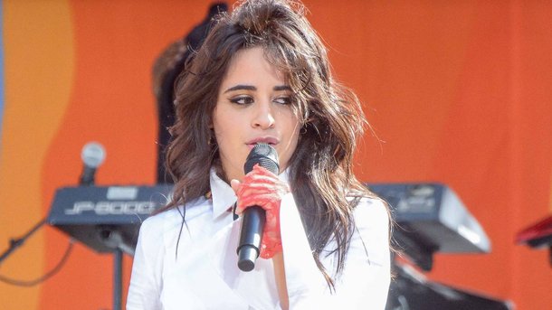 Camila Cabello sortira un remix de «Beautiful», le hit de Bazzi, demain!