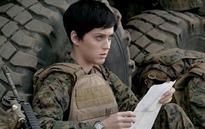 Katy Perry dans le clip "Part Of Me"