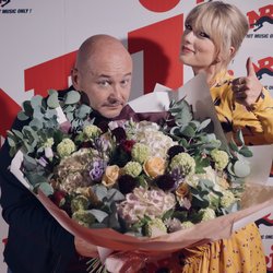 Taylor Swift dans l'émission C'Cauet sur NRJ