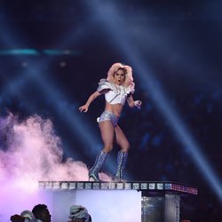 Lady Gaga sur scène à la mi-temps du Superbowl 2017