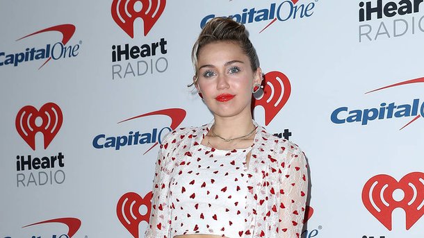 Miley Cyrus toujours aussi sexy