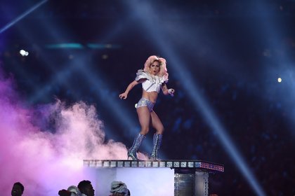 Lady Gaga sur scène à la mi-temps du Superbowl 2017