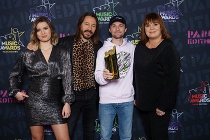 Juste Zoe, Bob Sinclar, Squeezie et Michèle Bernier - Photocall NRJ Music Awards Paris Edition