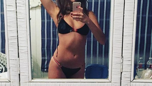 Selena Gomez pose en petite tenue !