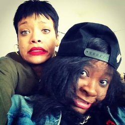 Rihanna avec sa cousine lors de son passage à Brooklyn