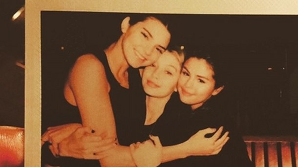 Selena Gomez : réveillon entre copines !