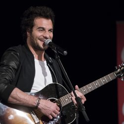 Amir interprète ses plus grands titres sur la scène du concert Pop Love