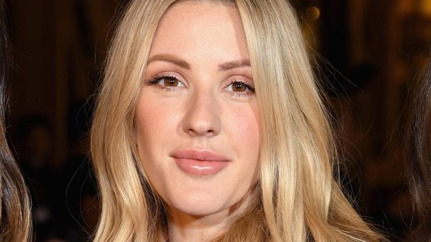 Ellie Goulding: son look osé à Paris
