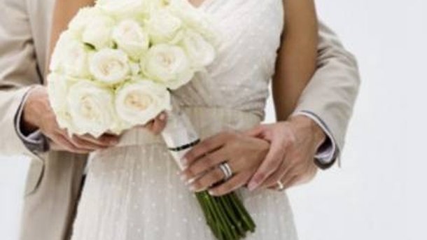 Les infos du réveil Chérie : Ils invitent 10 000 personnes à leur mariage en drive-in